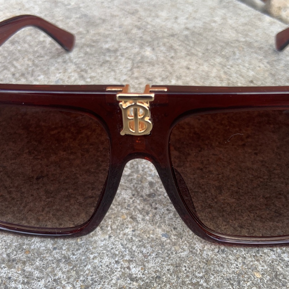 Burberry Brown Sunglasses with Gold and Red Accents - Picture 3 of 5